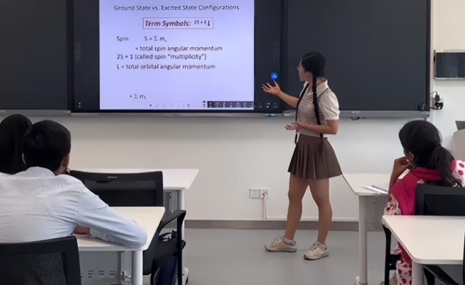 985高校女博导肌肉秀招生广告，自然与智慧的完美融合之旅