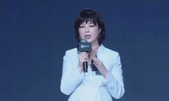 杜华对旗下艺人严厉批评，不火还怪公司？揭秘背后的真相。