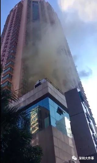 深圳小区突发火灾，公共安全与个人责任观的交织，爆炸声连连引发关注