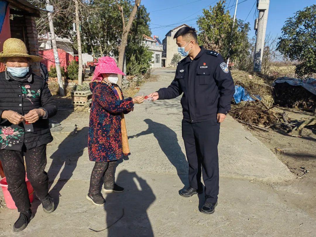 探寻小巷健康秘密小店，大剂量退烧药并非快速退烧的真相揭秘。