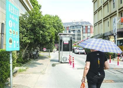 男子进小区被拦引发冲突，辱骂保安背后的力量与成就挑战