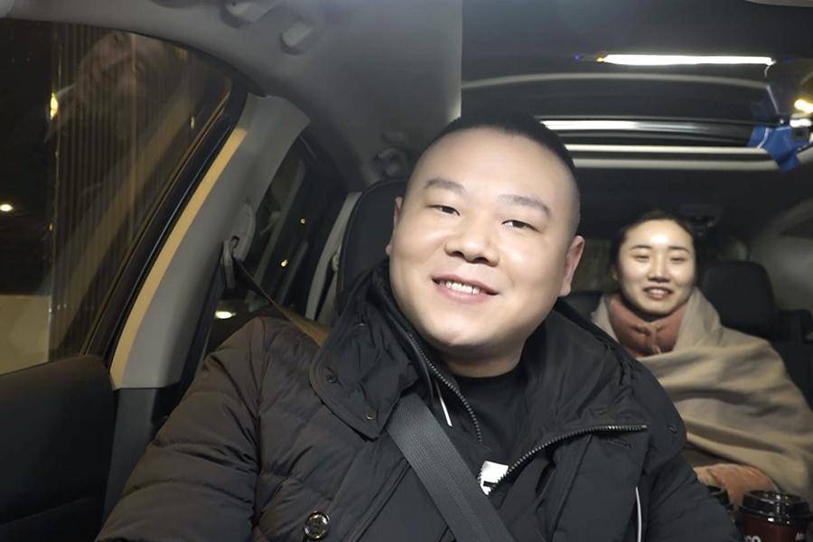 副总裁车上吃火锅成热点话题，探寻火锅秘境，热议不断
