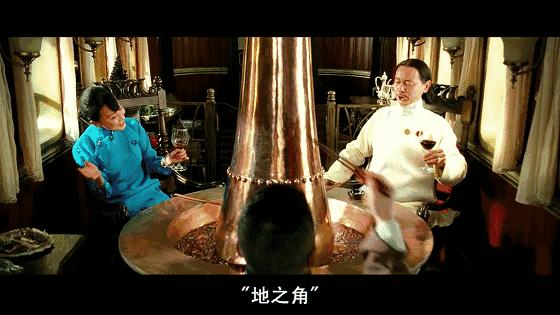 副总裁车上吃火锅引发争议，全网热议不断
