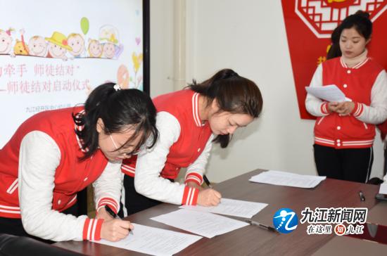 幼儿园养老师的职责、挑战与关怀关注幼儿成长之路