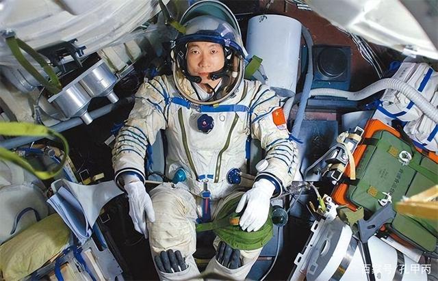 航天员训练揭秘，一次磨砺需几小时，练就英雄本色