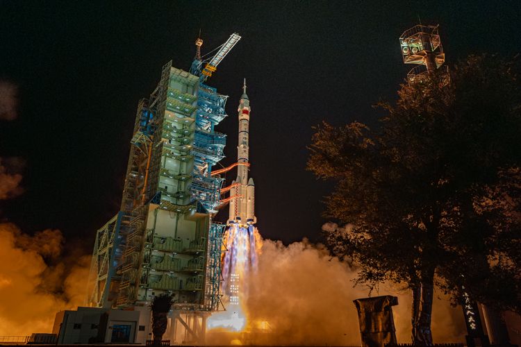 神舟十九号载人飞船发射纪实，10月30日壮丽升空