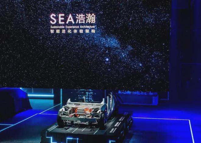 时代背景下的电动新星，极氪银河E8价格详解