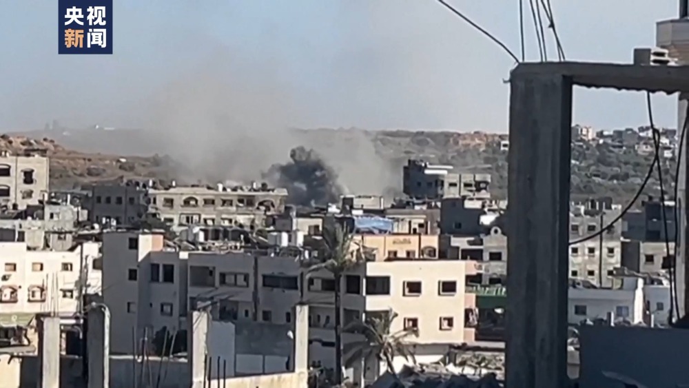 以色列军队袭击加沙地带引发冲突，至少50人死亡，呼吁和平解决冲突，关注地缘政治与人权问题