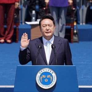 韩国民调揭示，尹锡悦不支持率超70%，背后的日常故事与民众温暖陪伴
