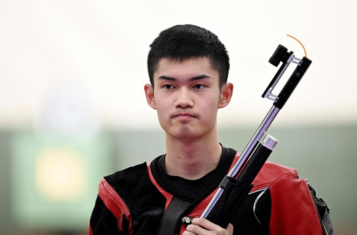 盛李豪射击世界杯总决赛荣耀夺冠，见证传奇时刻！