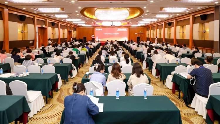 儿子与母亲签订生老病死与己无关协议，伦理与法律的复杂交织