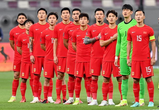 大学生谈三连败仍坚持支持国足背后的热爱与陪伴故事
