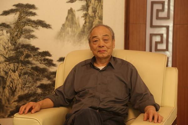 中缅边境口岸，缅甸民众聚集探寻新机遇与生活变迁之路