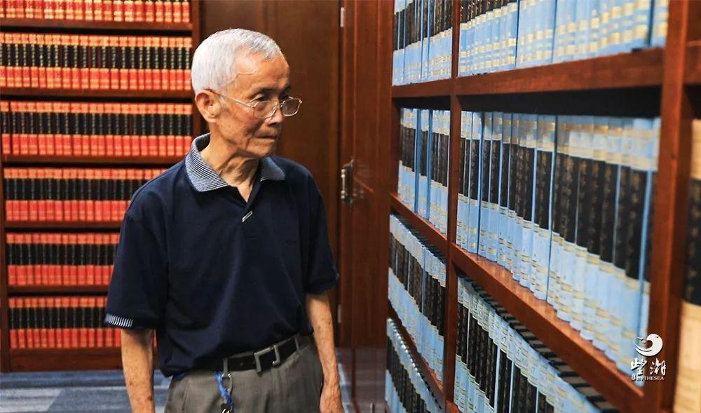 时代温情下的坚韧，七旬爷爷每日徒步两小时守护孙子在医院