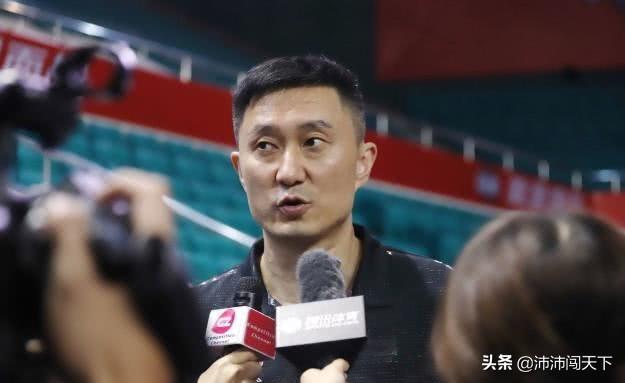 北京主帅赛后情绪不满，媒体人爆料揭示背后故事