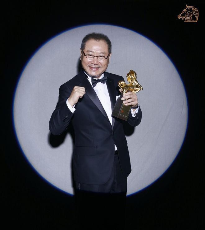 范伟凭借漫长的季节荣获最佳男主角称号