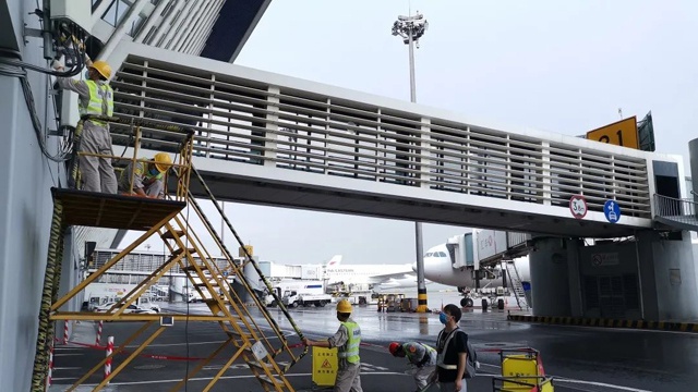 上海虹桥机场廊桥突发火灾事件深度解析与反思