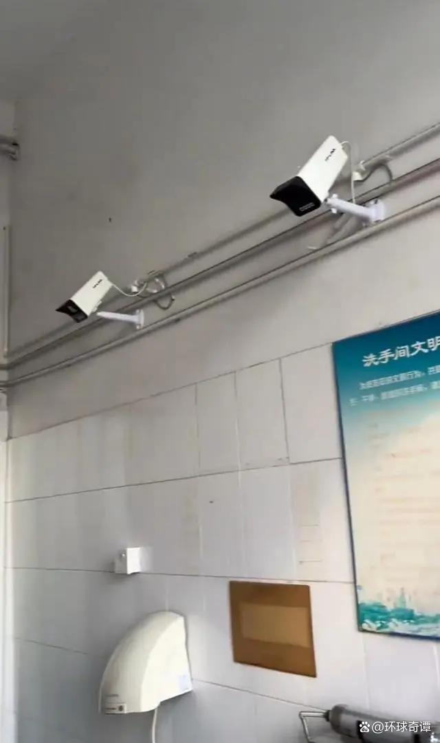 高校女厕坑位旁摄像头背后的暖心故事与警示