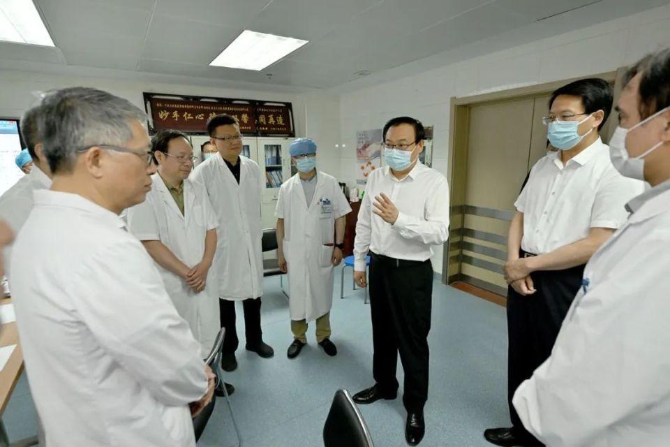 网红为燃气爆炸烧伤妈妈捐款30万，爱心与责任的展现