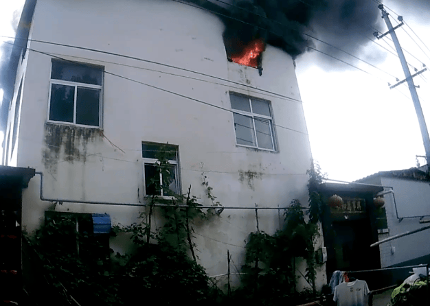 安徽淮南自建房火灾悲剧，小巷特色小店背后的生命呼唤与探索欲之痛
