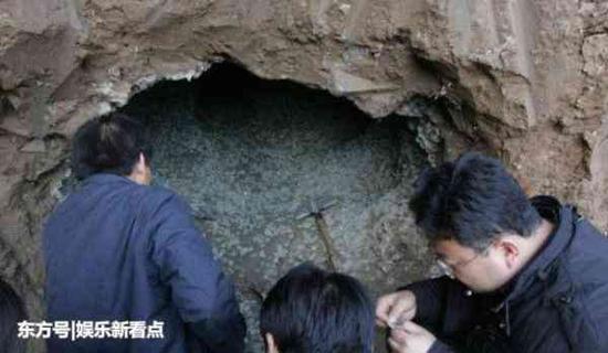 关于外来媳妇躲山洞吃野果传闻的真相探究，假的！