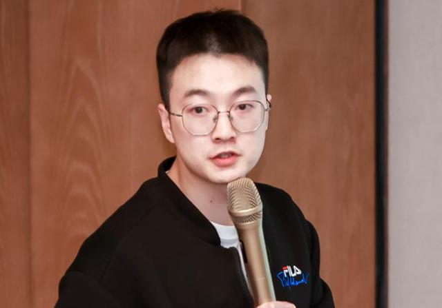 许昕周恺3:0胜曾蓓勋陈俊菘，自信与成就感铸就辉煌篇章