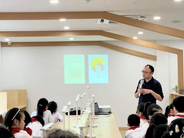 同济大学毕业证书印错引发关注，校方回应与内心平静的自然之旅