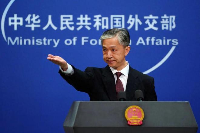 中方态度下的情感纽带，尊重各国政府与立场，避免政治纷争影响温馨故事标题为涉政纷争下的情感纽带。