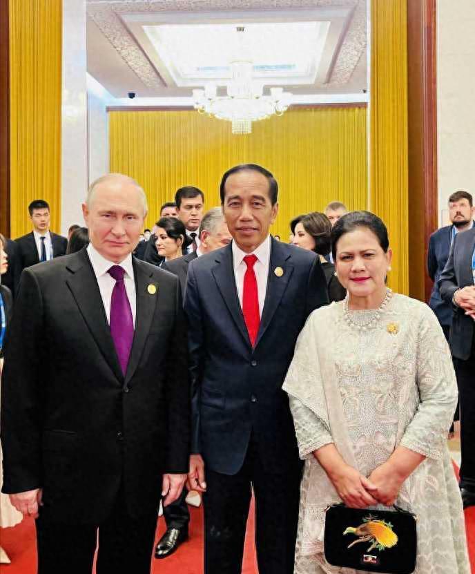 美国设计师故宫遭遇，着装争议与友情故事