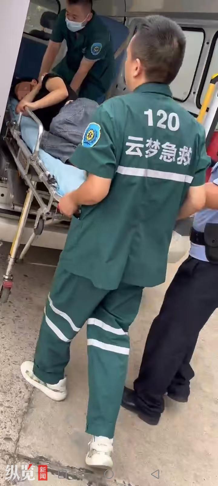 退休人员称遭局长推倒致骨折事件，真相与反思