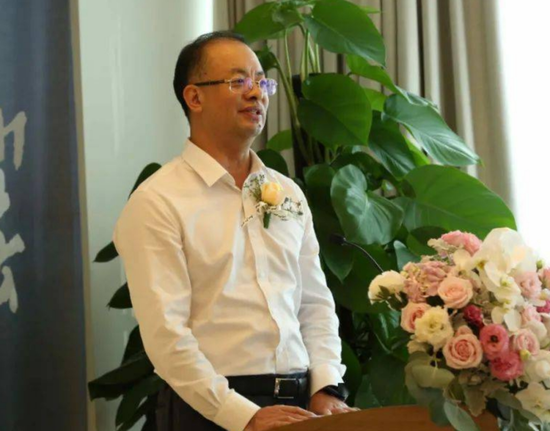 广州农商银行原副行长罗金诗被查,广州农商银行原副行长罗金诗被查——逆境中的励志故事，展现学习与变化的力量