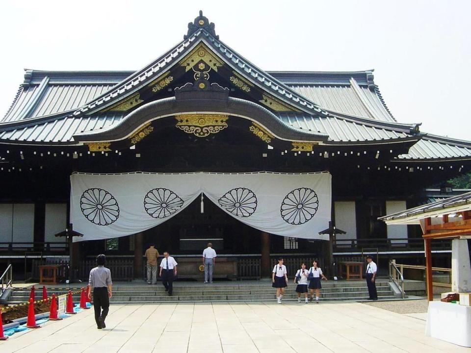 石破茂参拜靖国神社，一场绿色探险的祭品之旅
