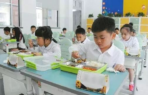 学校食堂臭肉事件