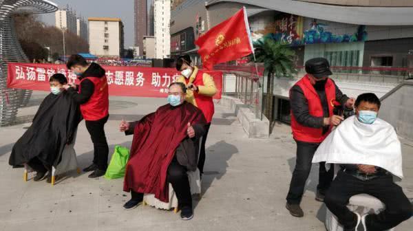 网红强迫机场志愿者摘口罩被拘,网红一时的冲动，口罩背后的平静之旅
