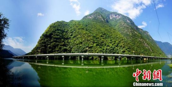 朝鲜完全封闭与韩国连接的公路铁路,朝鲜新旅程，探索自然美景，重拾内心的宁静