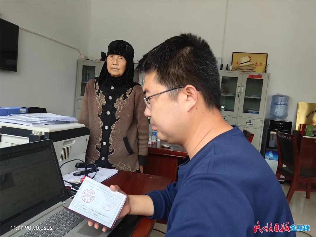 女子冒充记者专骗村支书,女子冒充记者专骗村支书，一个温馨有趣的日常故事