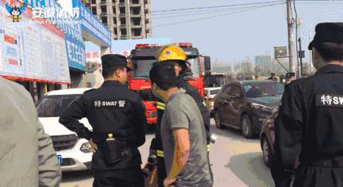 建筑火灾突发，消防车受阻无法及时救援