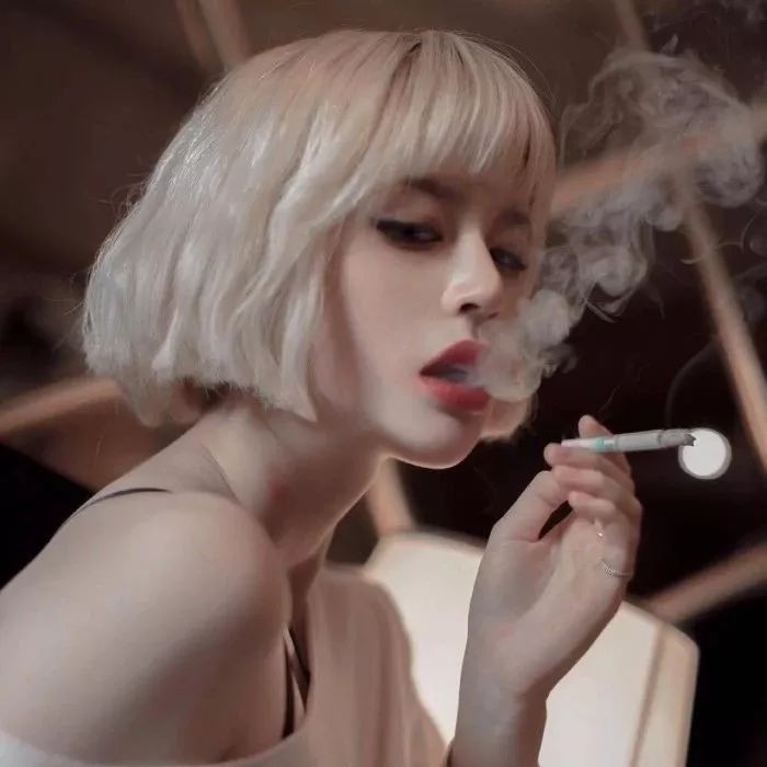 时尚潮流与个人立场探讨，最新女头像2017流行趋势