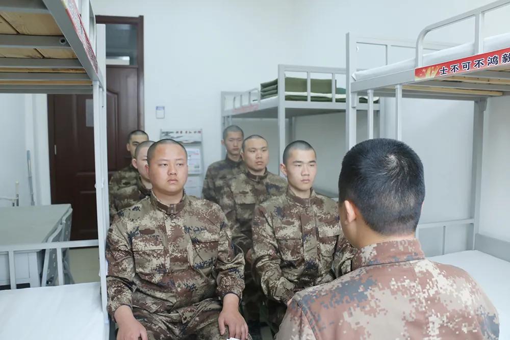 「最新短发发型图片大放送！小红书时尚魅力探究」