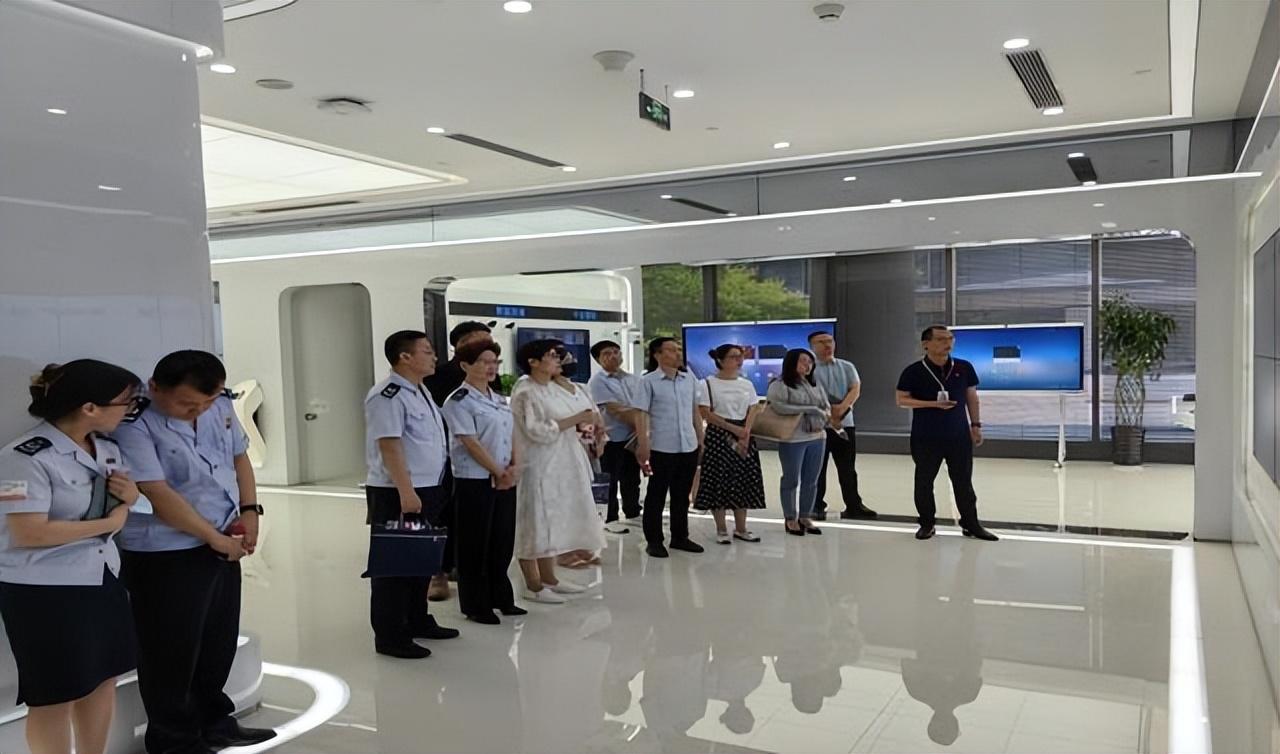 闲聊贴吧最新，科技新品亮相，智能生活体验前所未有