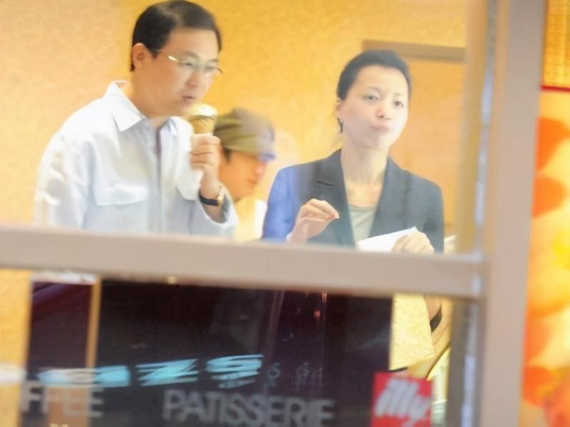董卿最新动态，拥抱自然，心灵宁静之旅